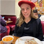 Ragazza appena diplomata al Liceo Gioia di Piacenza con doppio diploma (esabac esame di stato italiano e bac baccalaureat francese) offre lezioni di lingua francese a ragazzi di scuole medie e istituti professionali